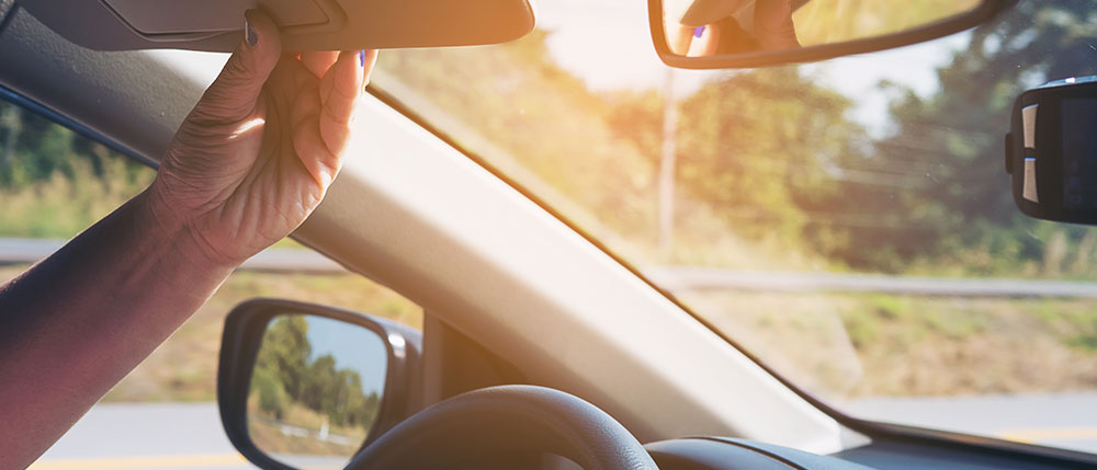 Thing that blocks sun in car deals